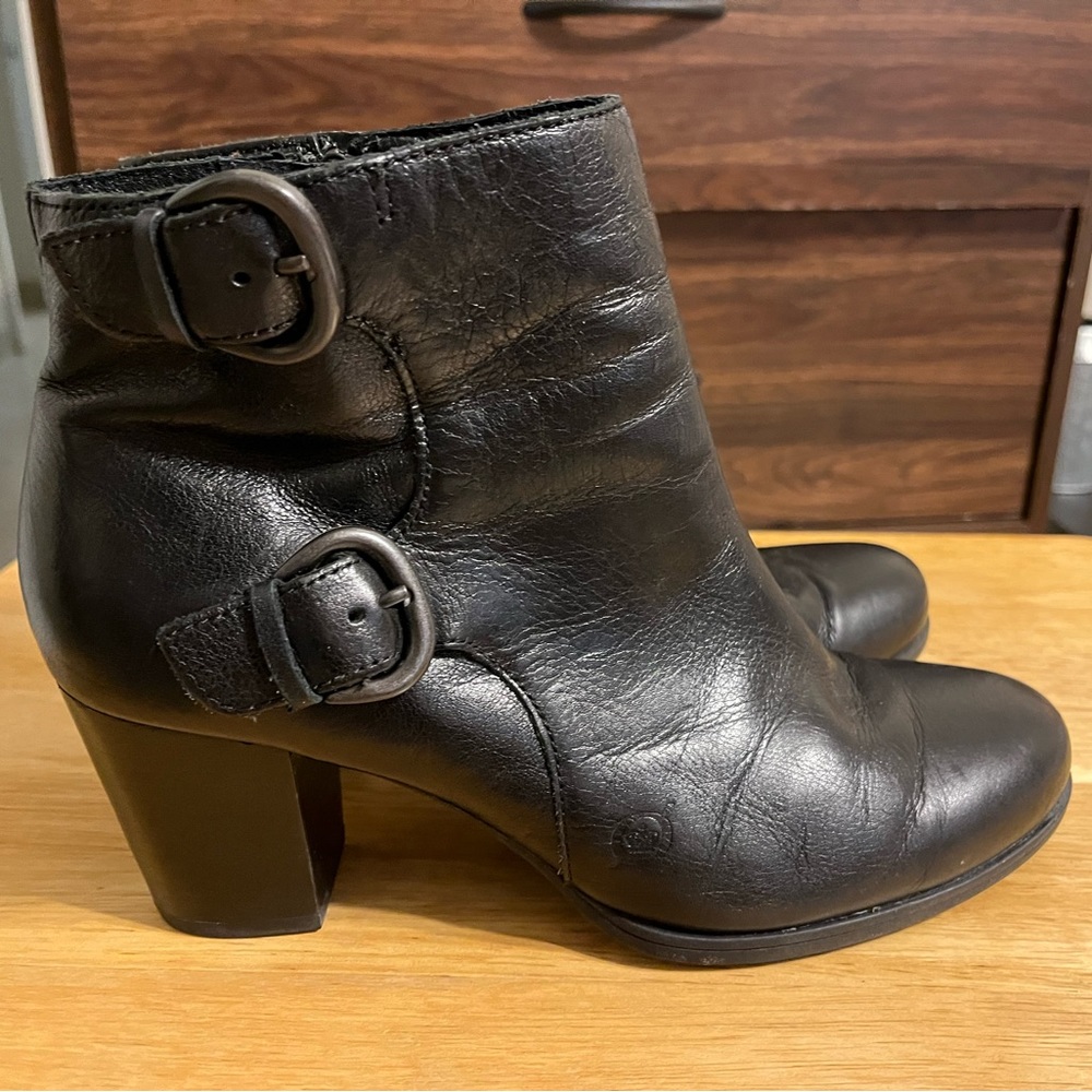 BORN WOMEN’S HEELED BOOTS